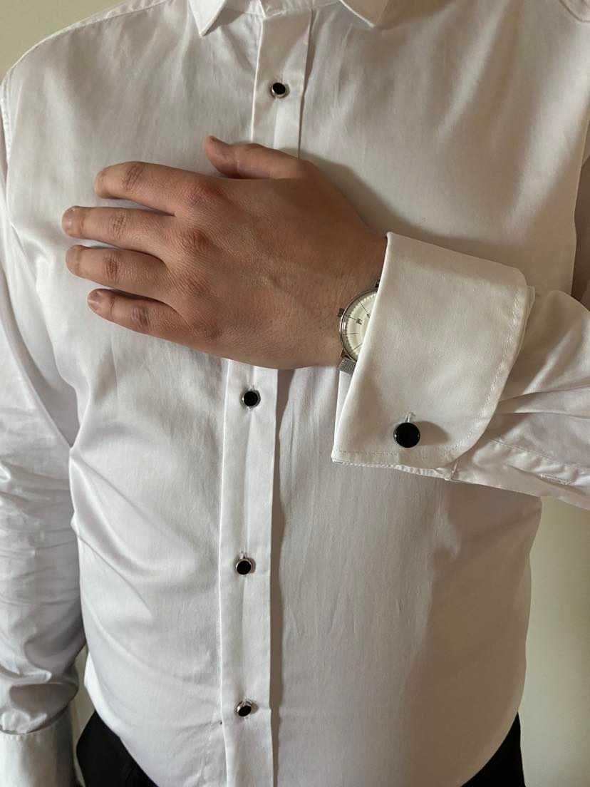 Elegancka biała koszula smokingowa w zestawie z guzikami i spinkami