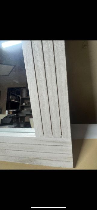 Lustro w białej  ramie