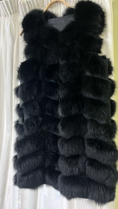 Продаю чорну мехову жилетку, в ідеальному стані, натуральний пух, тепл