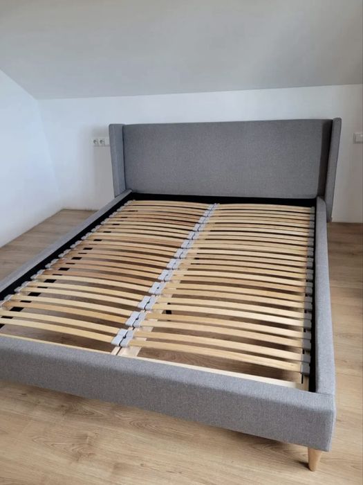 Łóżko KUNGSHAMN 160x200 jasnoszary ze stelażem