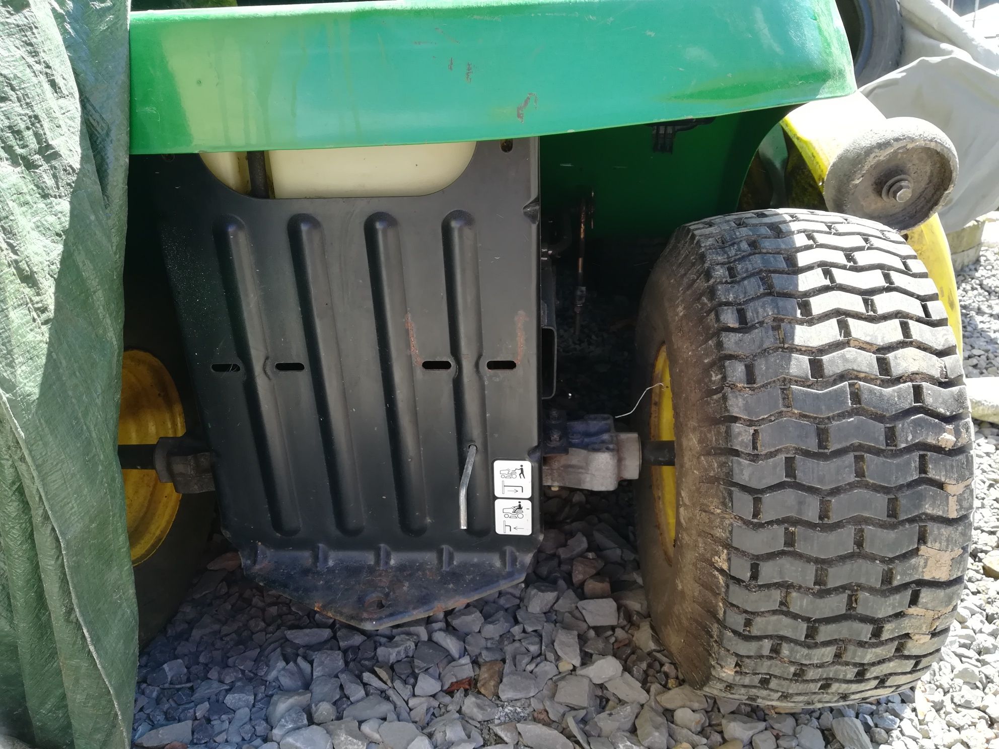 Traktorek kosiarka John deer LA115