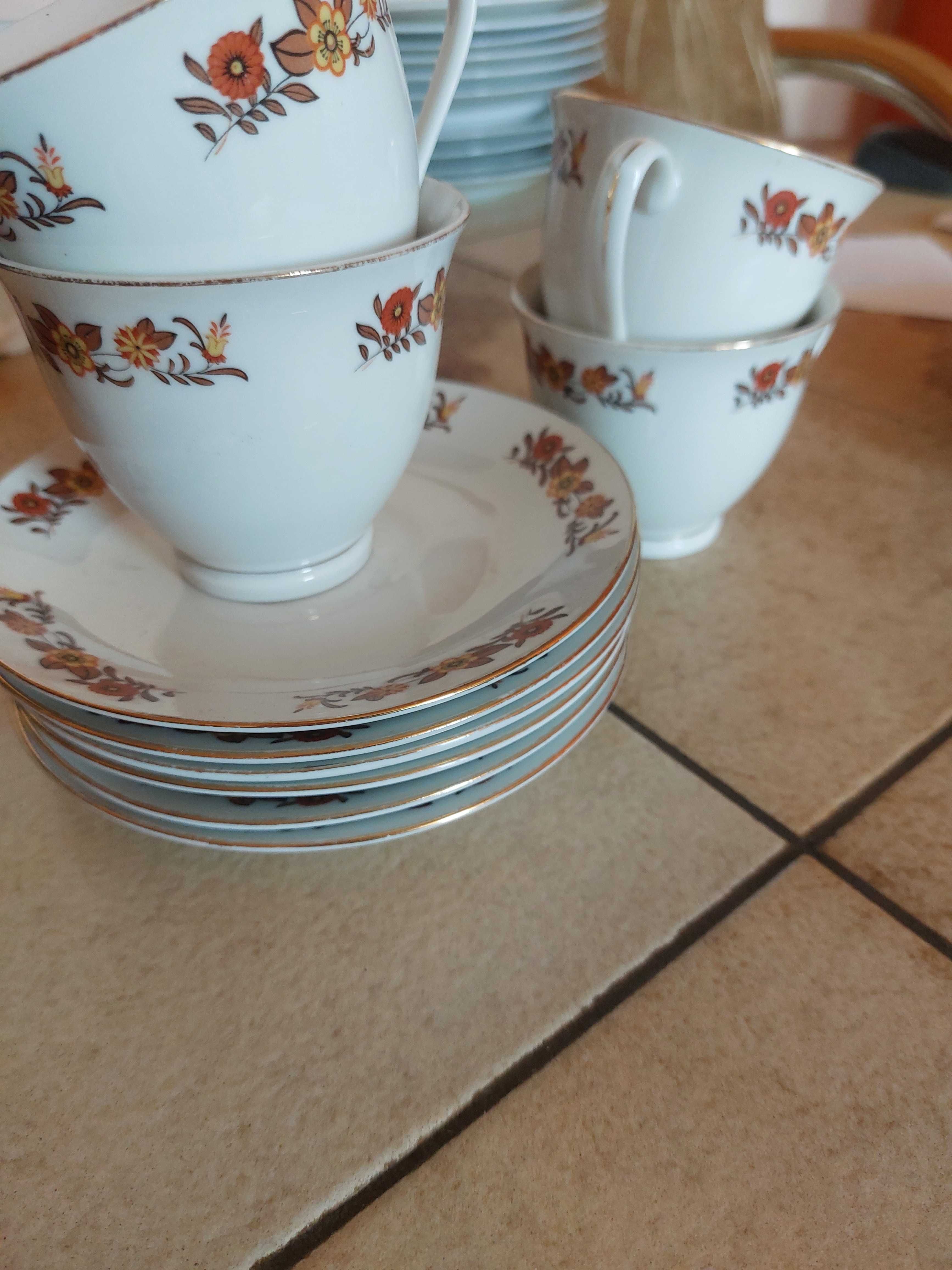 Chińska porcelana Filiżanki i talerzyki