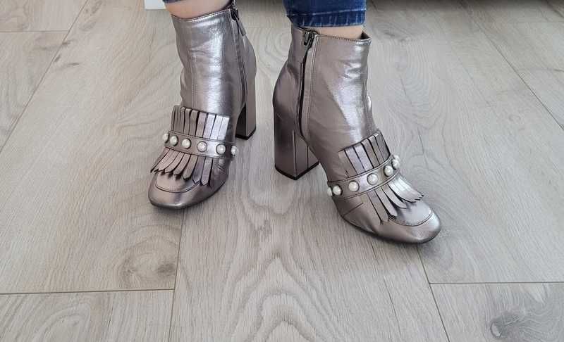 Srebrne botki / buty z perełkami, na obcasie słupku / Primark, 37