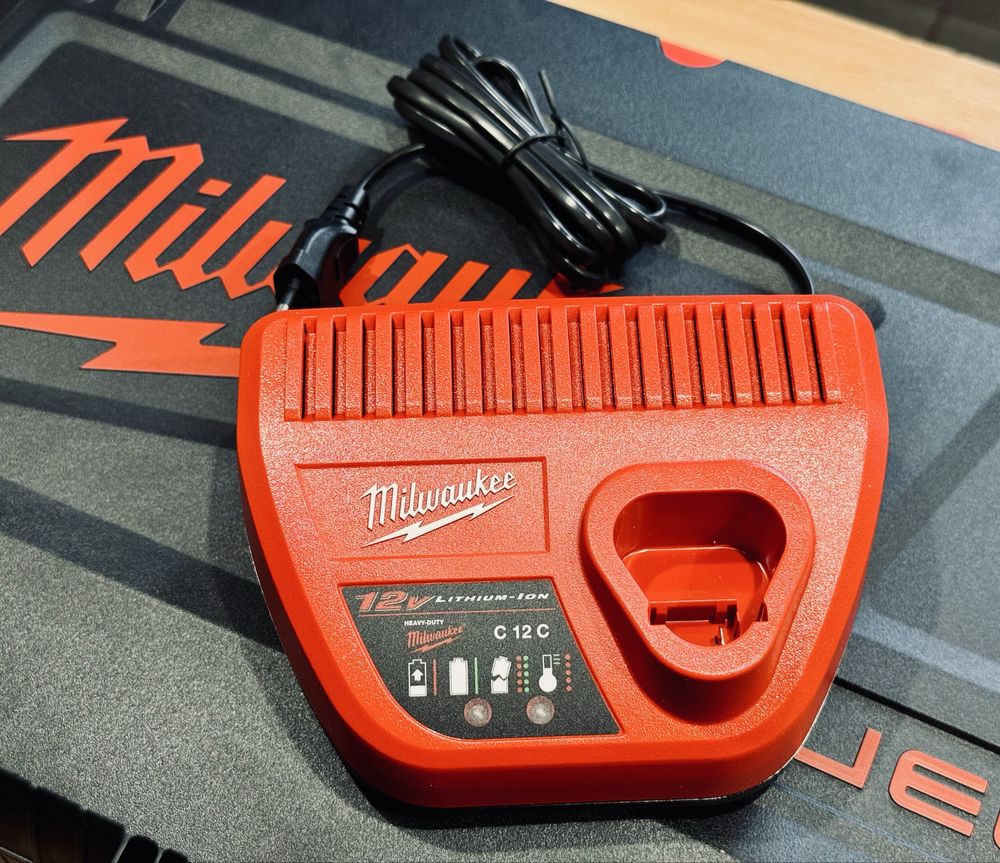 Nowa zakrętarka udarowa Milwaukee M12 FID2 + 2xAku 2.0Ah + Ładowarka