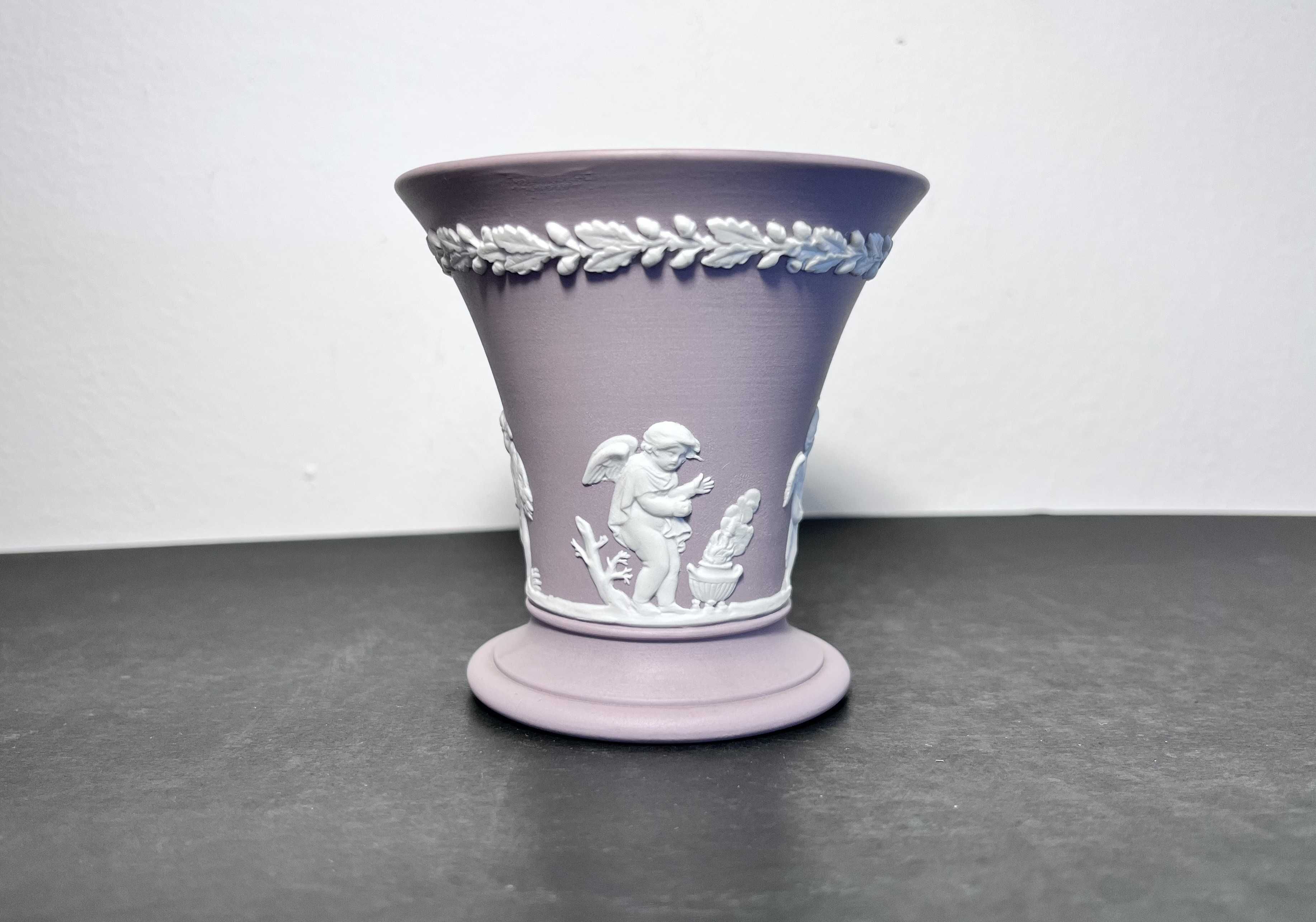 Wazonik/ wykałacznik Wedgwood Purple Jasperware starożytny Rzym amorki