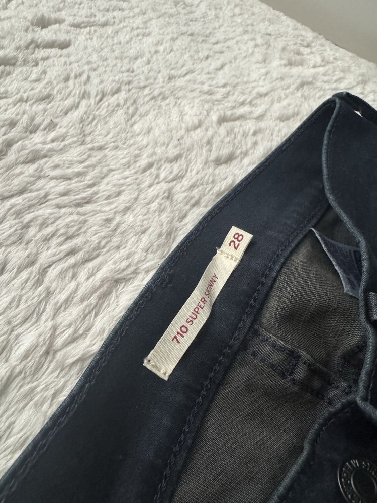 Jeansy super skinny levis