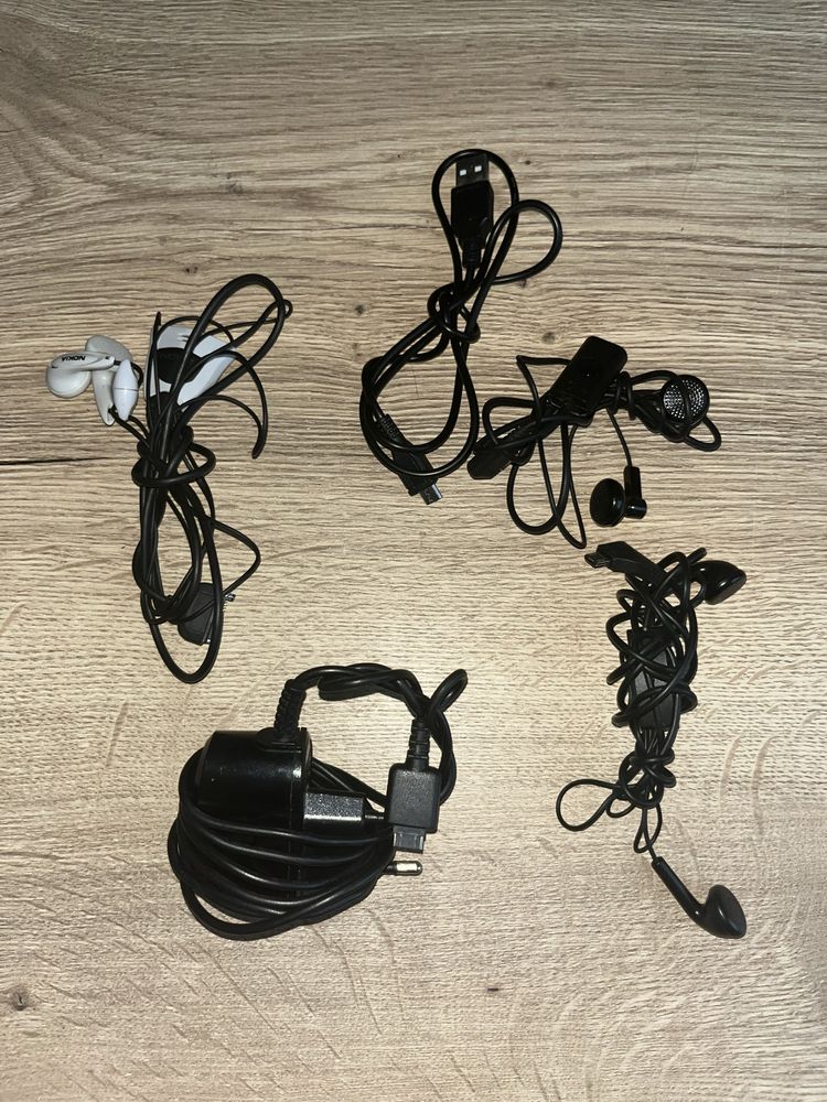 Zestaw telefonów lg nokia samsung oraz akcesoria