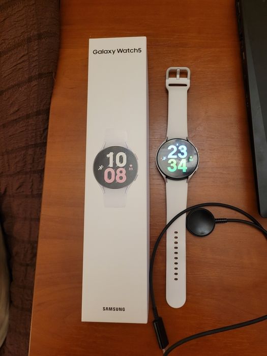 Смарт-годинник Samsung Galaxy Watch 5 44mm  Silver в идеальном состоян