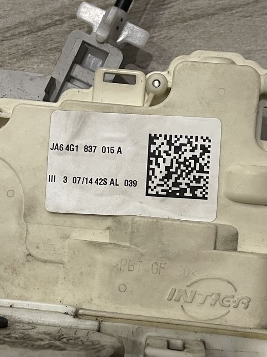 Замок двери передней левой 4G1837015 VAG ДЕФЕКТ