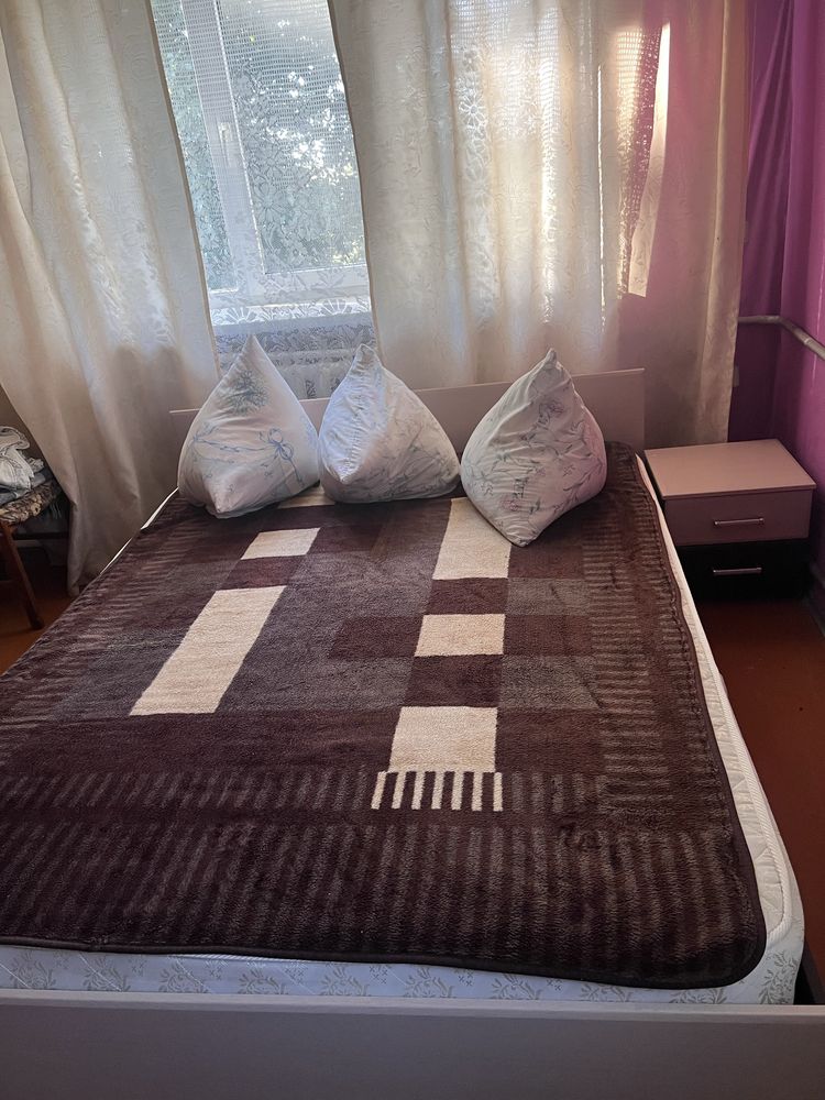 Ліжко з матрасом
