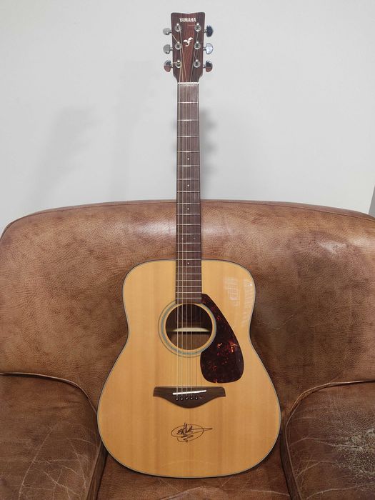 Yamaha FG700S Guitarra Acústica assinada Guthrie Govan C/BOLSA
