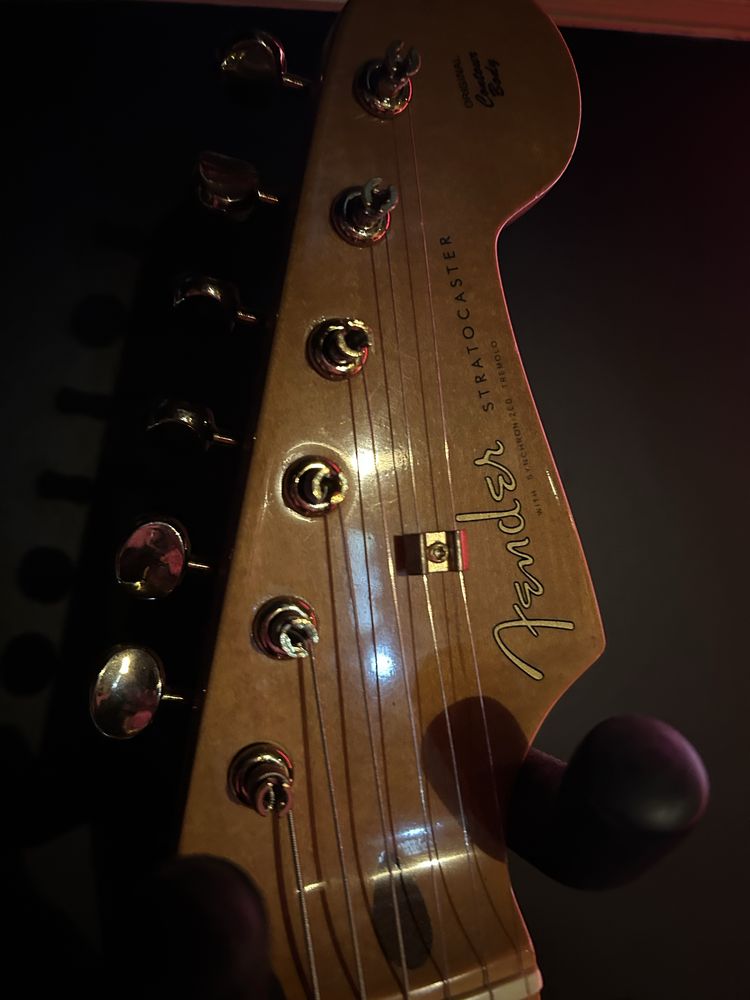 Fender stratocaster custom personalizada gold hardware e afinador