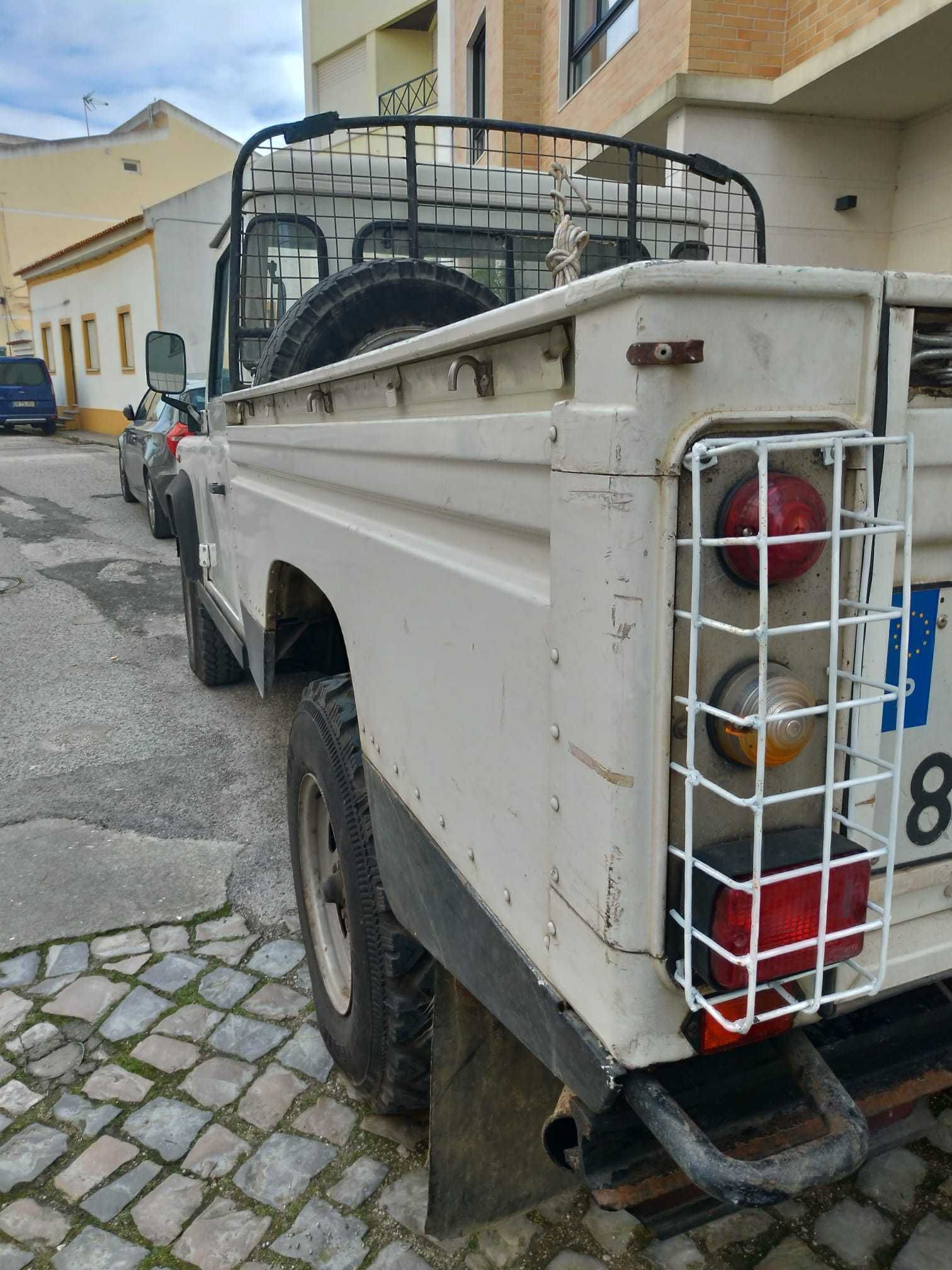 Land Rover Defender 110