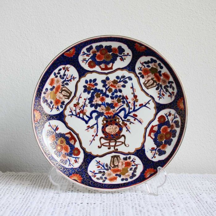 Prato com decoração Imari fabricado em Macau
