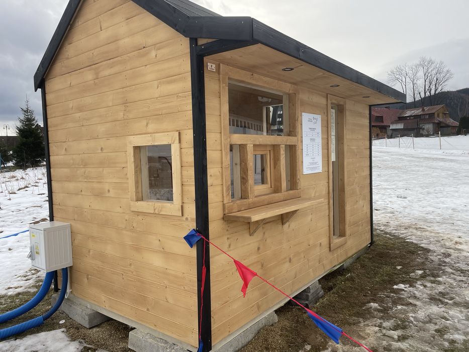 Kiosk, budka sprzedażowa, kasa, domek narzedziowy nowoczesna stodoła