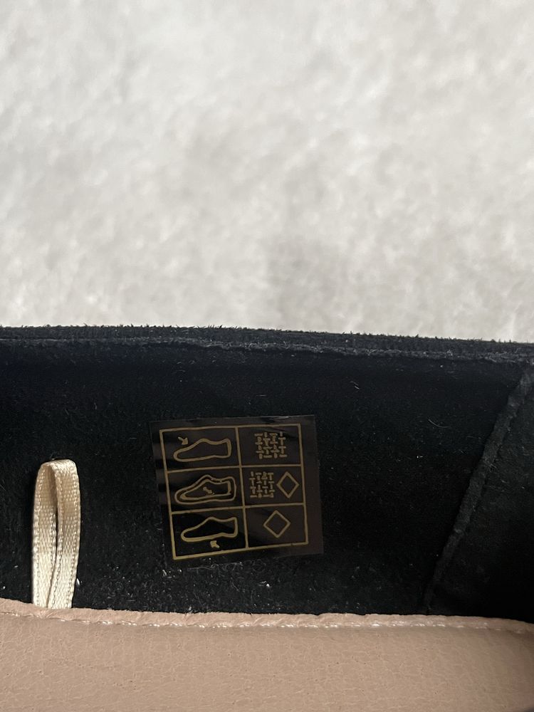 Czarne loafersy CCC