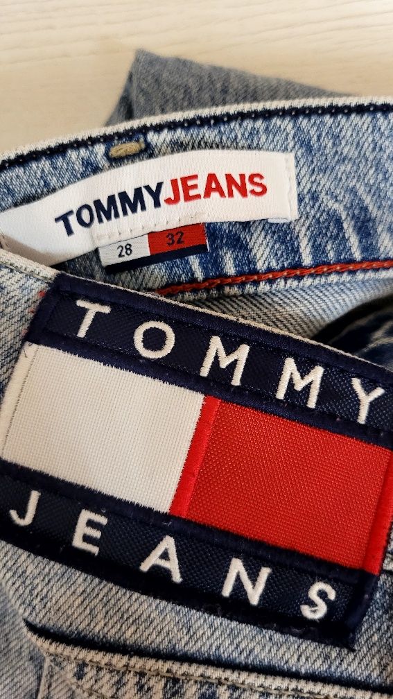 Продам джинсы  TOMMY JEANS