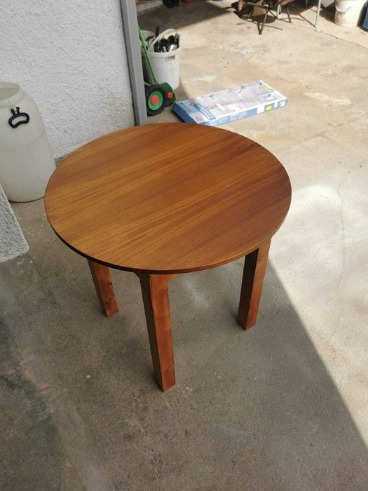 Mesa redonda pequena