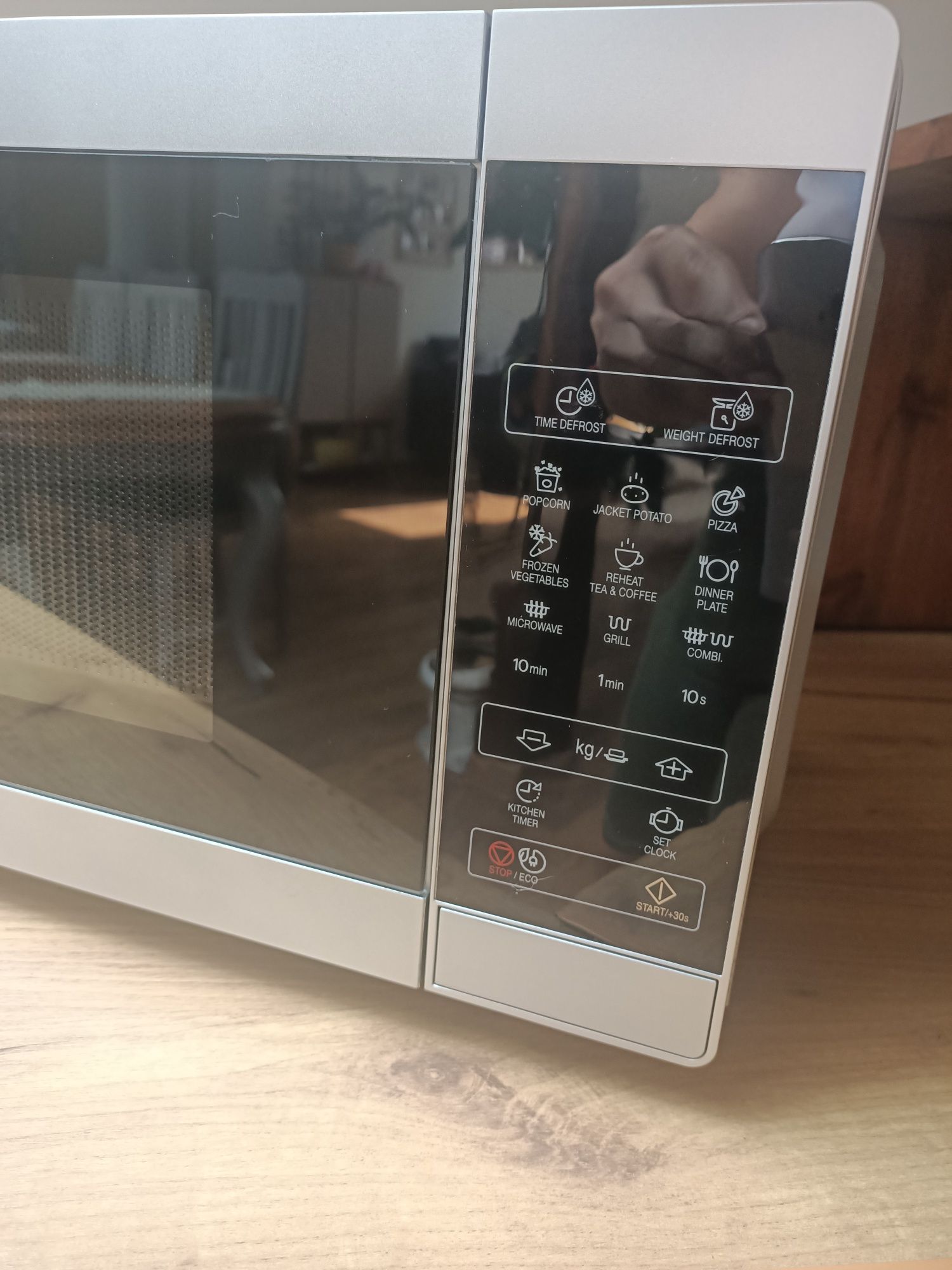 Mikrofalówka Sharp YC-MG02E-S