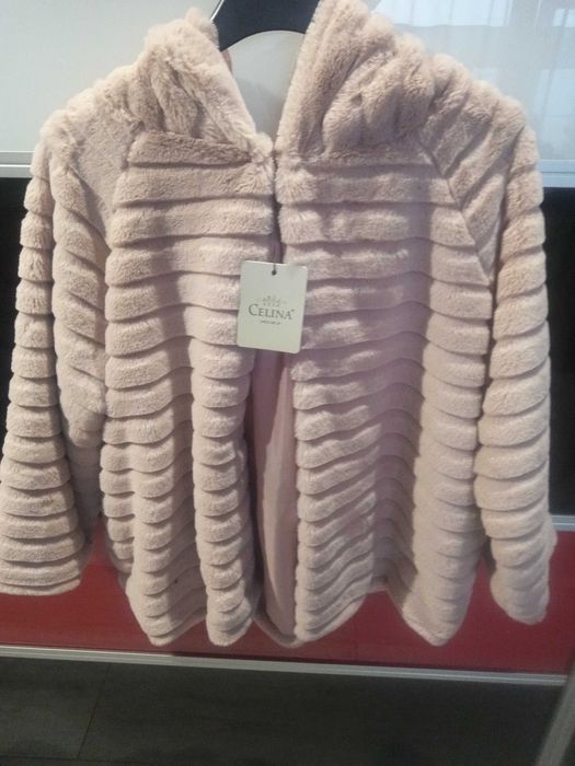 Krótkie futerko. Pudrowy róż krótkie Celina made in Italia wyprzedaż