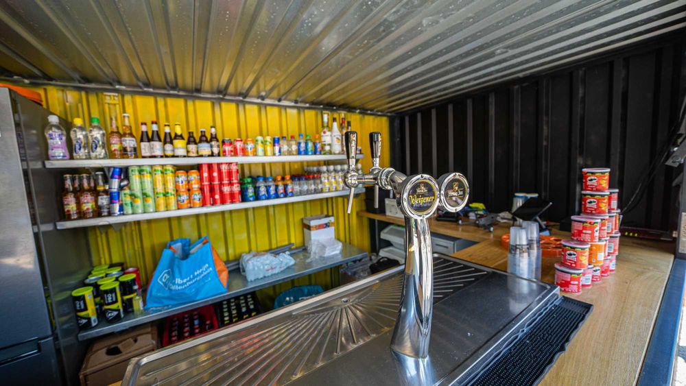 Kontener Bar: idealny dla gastronomii, klubów sportowych, firm i osób
