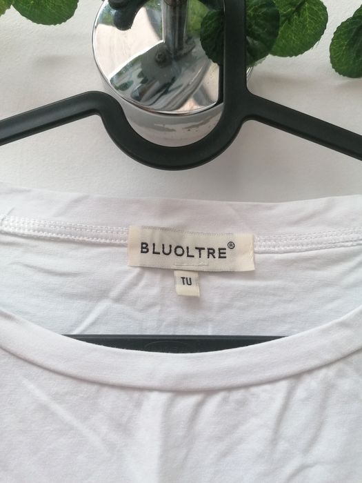 T-shirt Branca com estampagem prateada