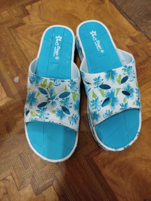 Шлепанцы женские 39 размер