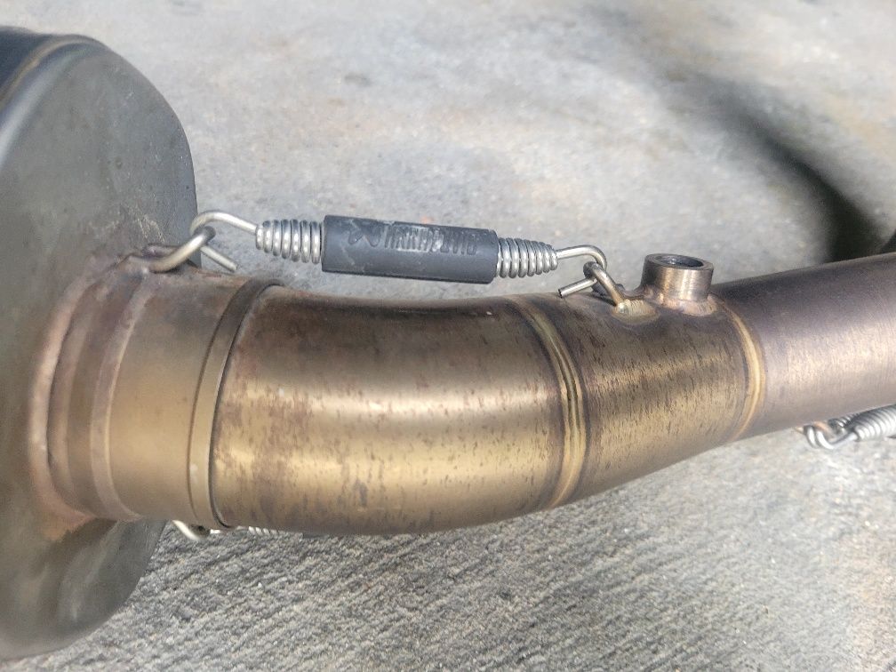Escape vstrom 650 xt akrapovic