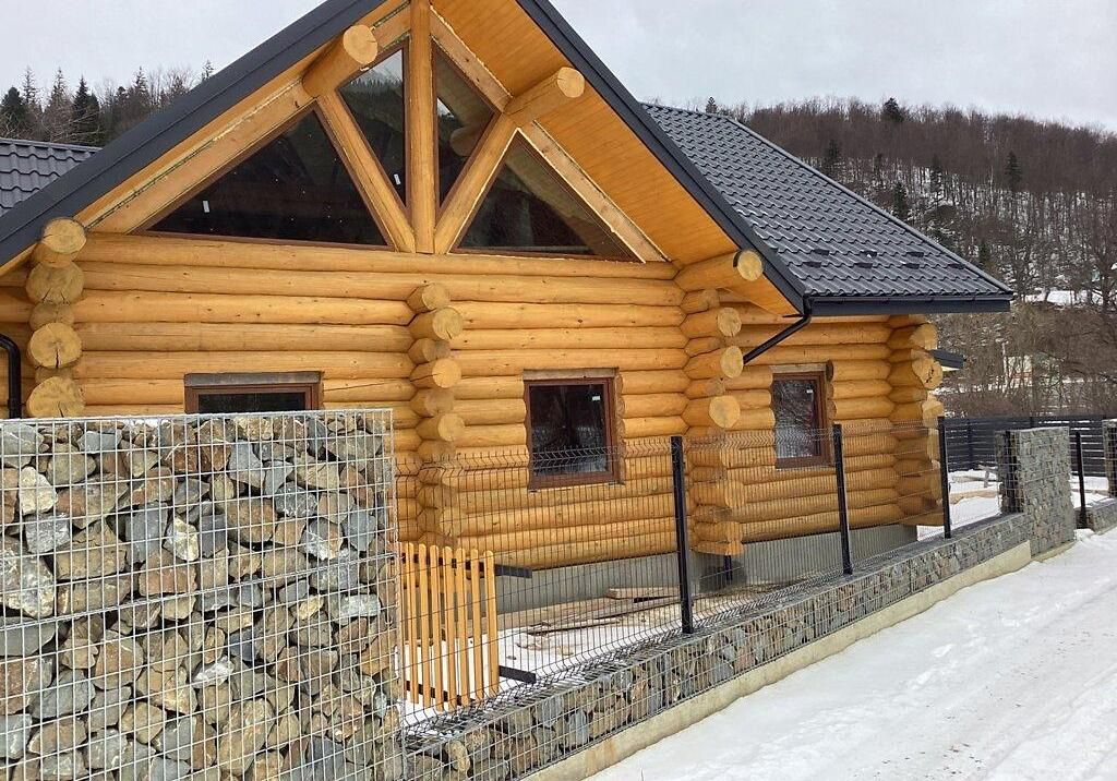 Садиба Буковель з трьох будинків