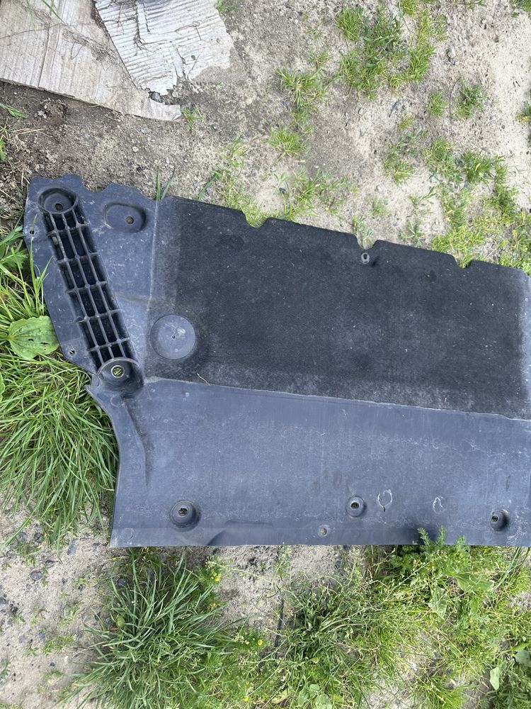 Захист двигуна audi a4 b9,a5 b9,8w0863821D