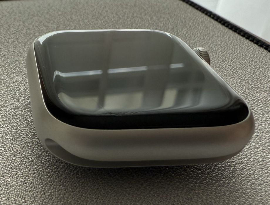 Apple Watch 8 45mm - srebrny aluminium + paski