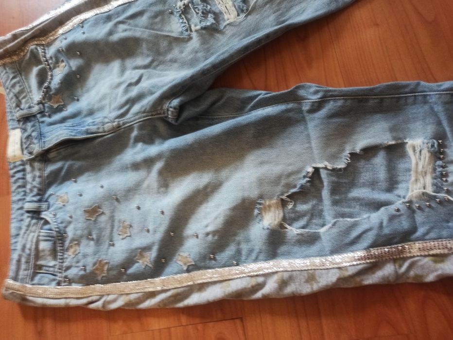 Продам рваные джинсы 52р