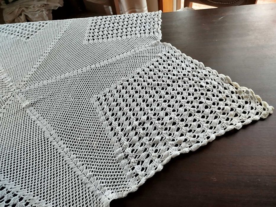 Toalha de mesa redonda em crochê feito a mão