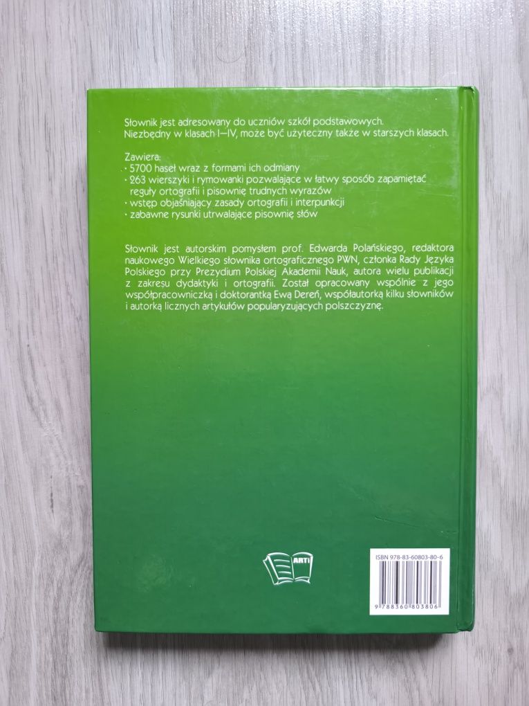 Szkolny słownik ortograficzny z wierszykami Tadeusza Rawy