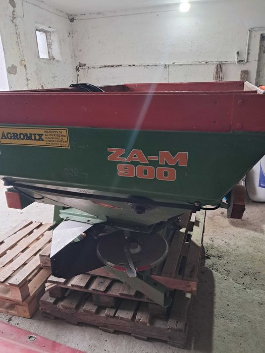 Rozsiewacz AMAZONE ZA-M 900+nadstawki