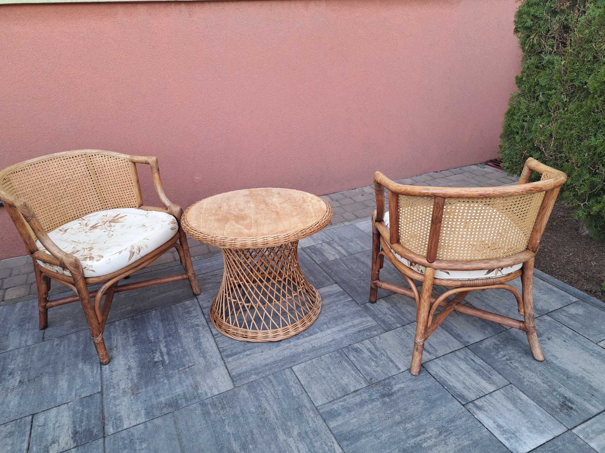 Włoskie meble ogrodowe, komplet rattanowy stolik + 2 krzesła