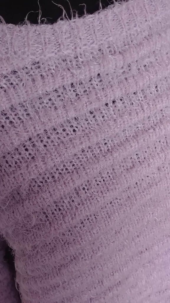 Śliczny liliowy włochaty sweter damski - Andrea M 38