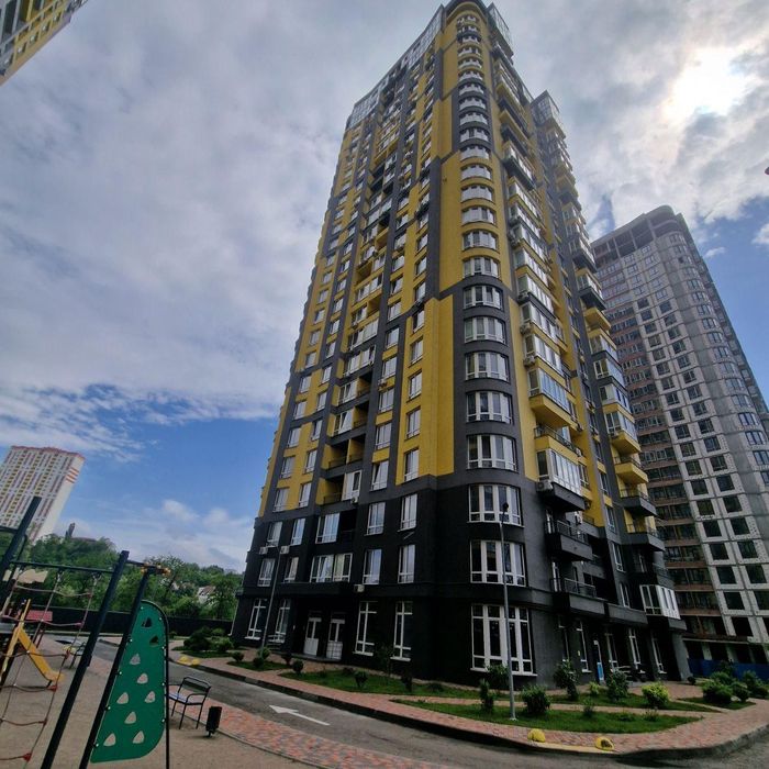 3к квартира з штукатуркою та проводкою ЖК Медовий будинок заселений