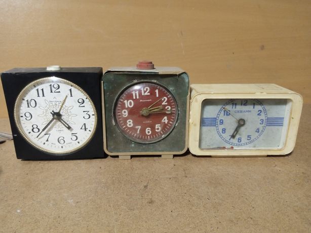 Годинники:Механічні"три"Янтарь"і"Севани",радянського виробництва.