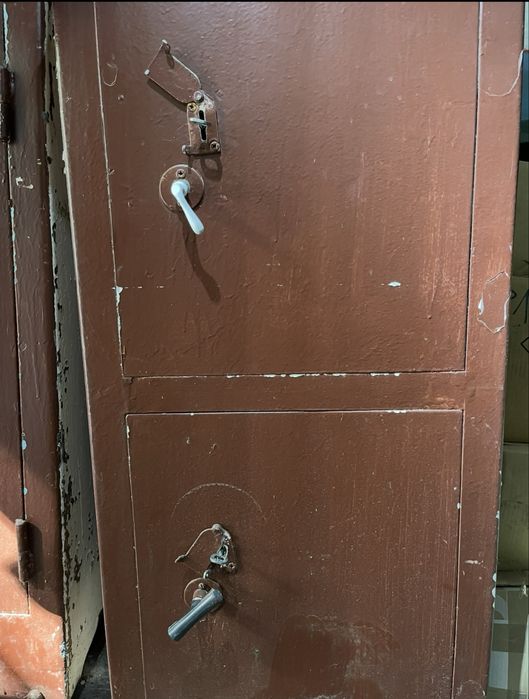 Металеві сейфи б/у