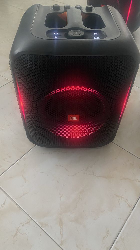 Coluna JBL Partybox Encore com Micro