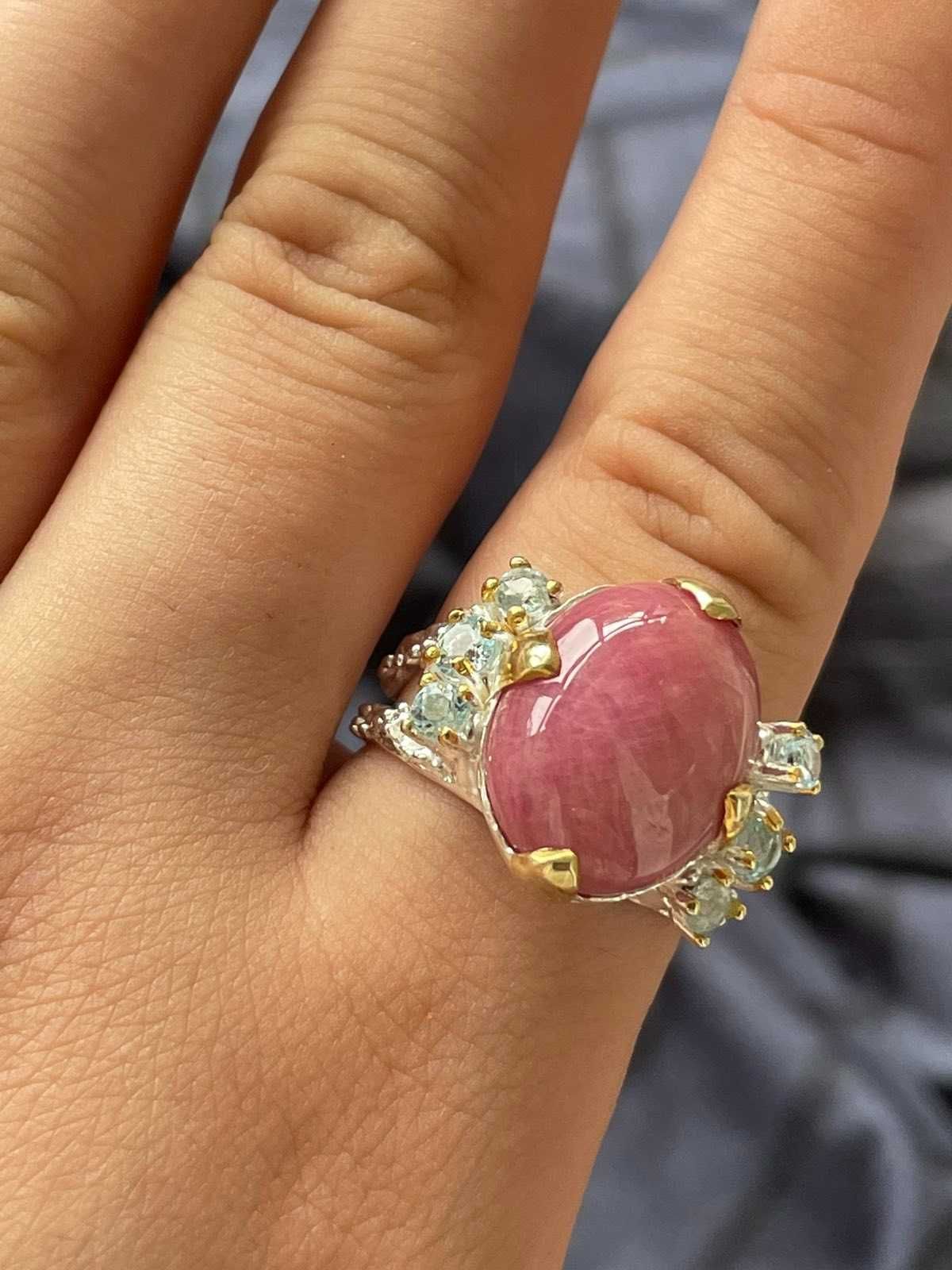 Серебряное кольцо с розовым рубином и топазом. Размер 18