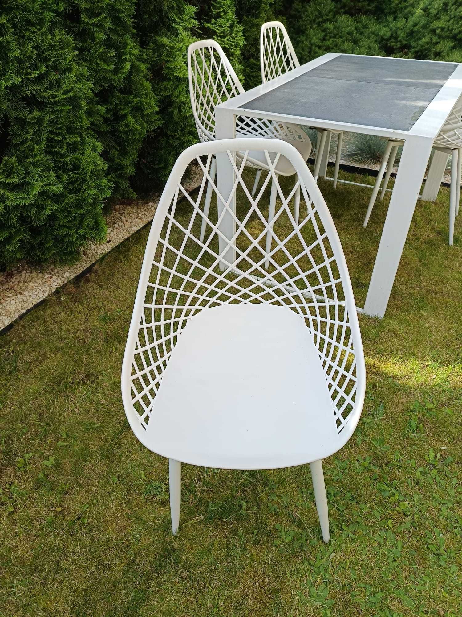 Zestaw Mebli Ogrodowych – Stół z Ceramicznym Blatem + 4 Krzesła