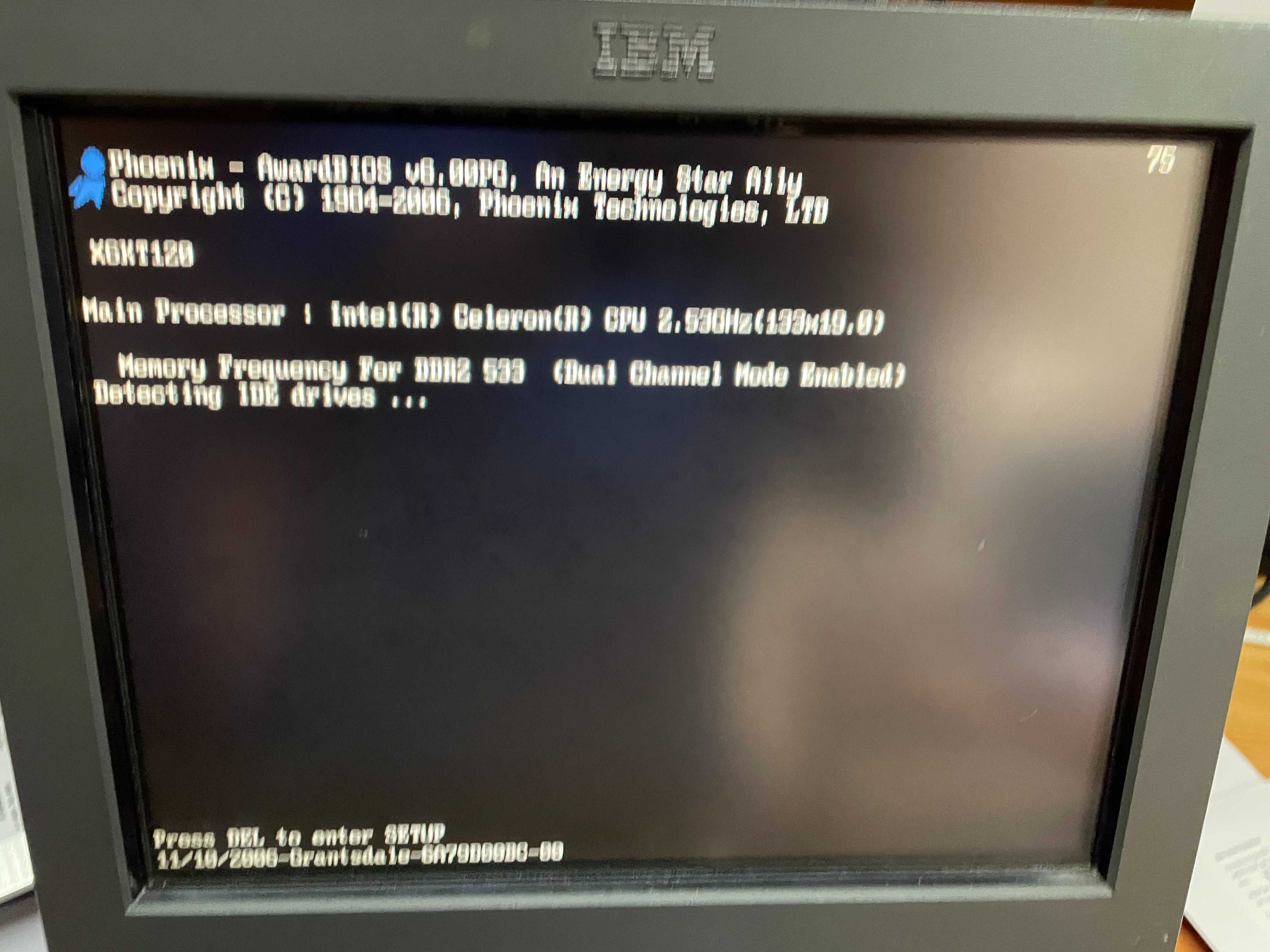 POS IBM 15" com sistema operativo e ecrã tátil, com visor cliente