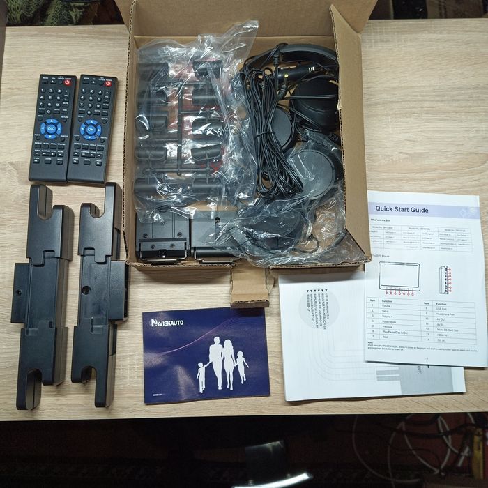 Автомобільний DVD/відеоплеєр в підголовник Naviskauto 10.1" (комплект)