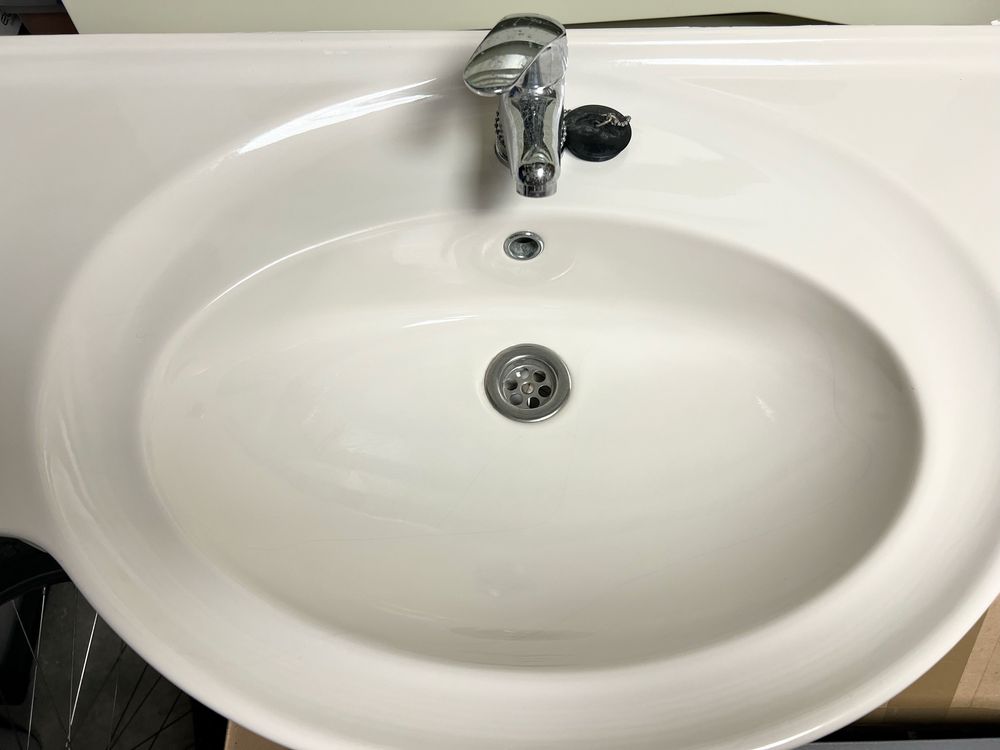 Louça completa WC: lavatório com armário, bidé e sanita com autoclismo