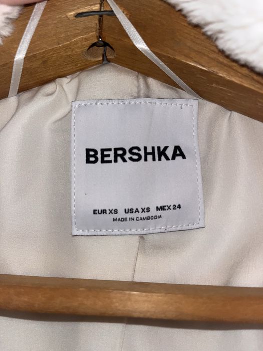 шуба bershka біла