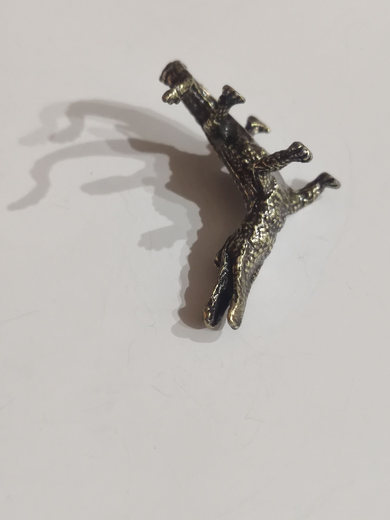 Figurka metalowa  krokodyl  wysokość 2,5 c