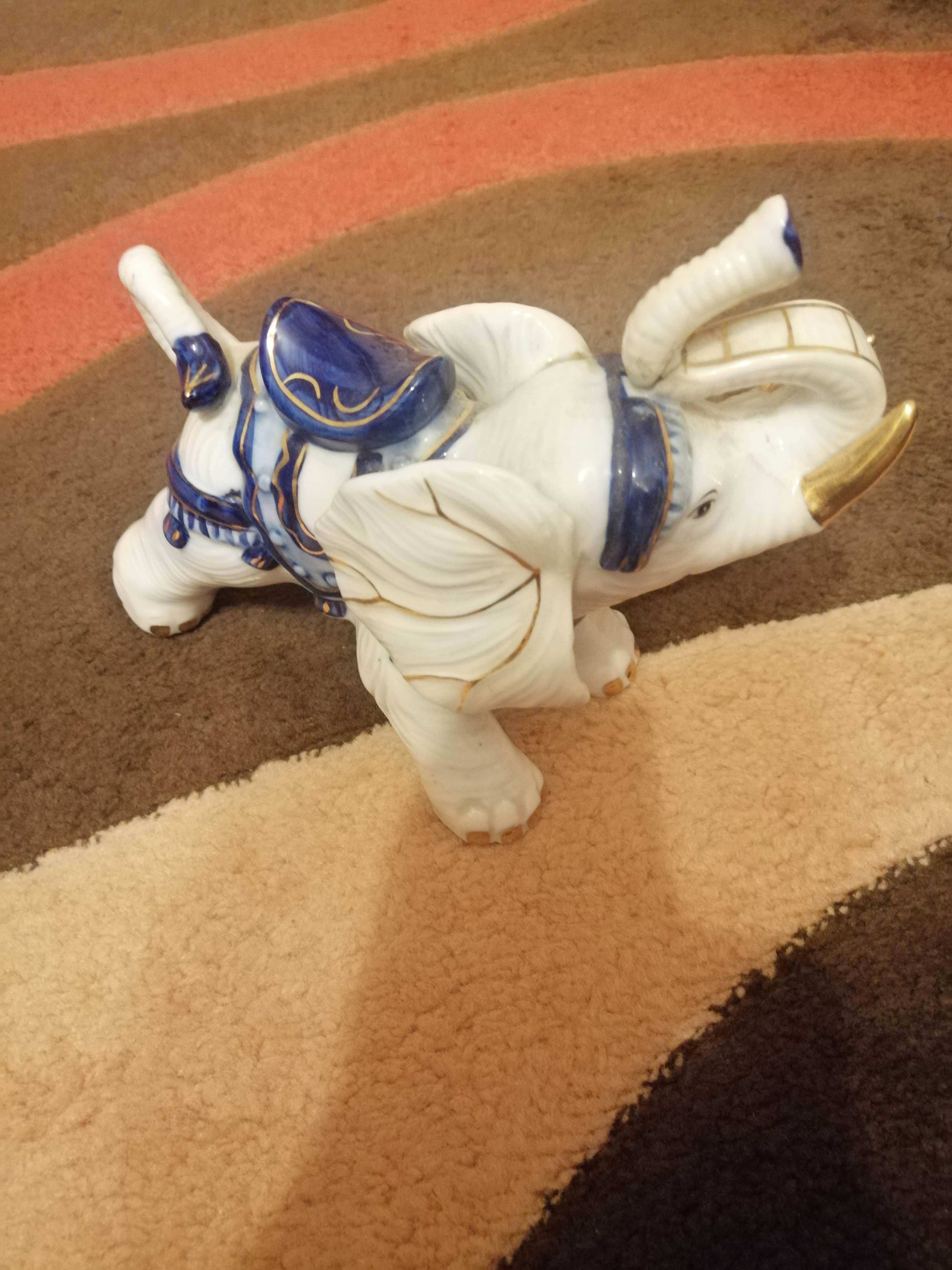 Stara figurka porcelana, ukraińska, kolekcjonerska.