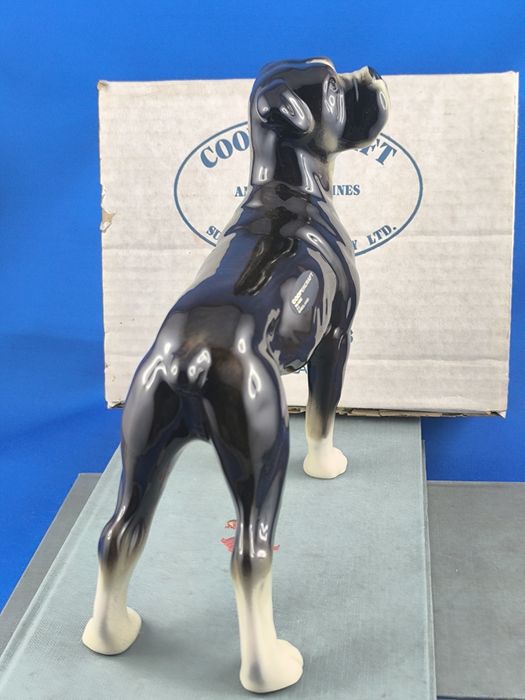 Pies bokser Cooper Craft Anglia #porcelana #dekoracja #ozdoba